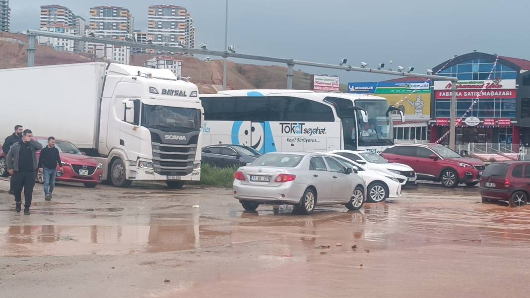 Sağanak bir ilimizde hayatı felç etti! Evleri su bastı, tren seferleri durdu 4